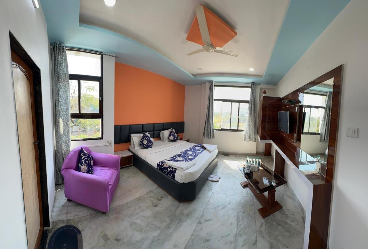 Hotel Indore Palace - Feel At Home Shirdi Bagian luar foto